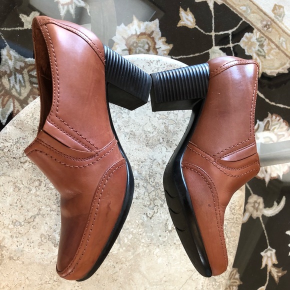 Clarks Bendables, Women’s 9.5, Leather Bootie Shoes, 2.75” Heel, GUC - Picture 8 of 11